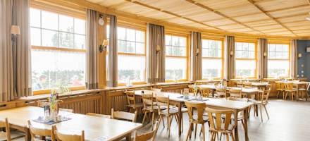 Die Gaststube der Kreuzeckhütte