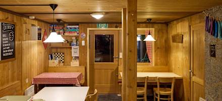 Stube der Bächlitalhütte
