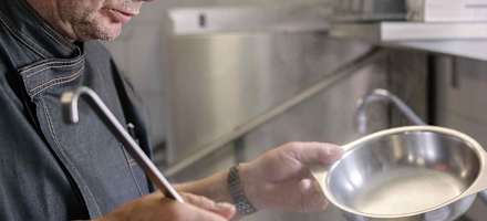 Auf der Almagellerhütte wird jeden Tag frisch gekocht.