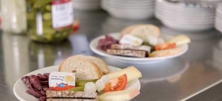 Frühstück auf der Almagellerhütte