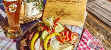 Auf der Lärchbodenalm kommen nur regionale Produkte aus der eigenen Landwirtschaft auf den Teller.