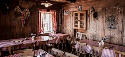 Die Stube auf der Langkofelhütte