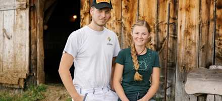Moosbruger Meinhard und Stocker Daniela betreiben die Käserei neben der Lammersdorfer Hütte.