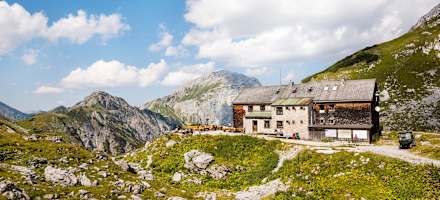 Die Lamsenjochhütte im Karwendel
