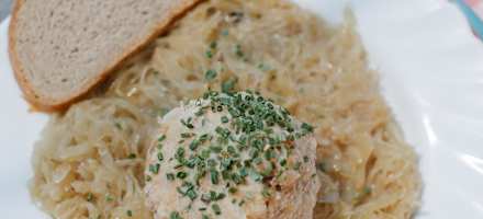 Tiroler Knödel mit Sauerkraut auf der Langtalereckhütte