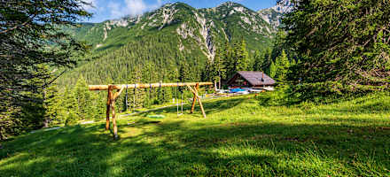 Lehnberghaus mit Kinderspielplatz