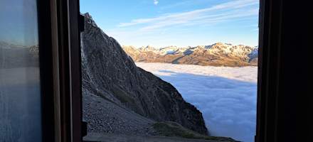 Blick auf das Nebelmeer von der Lischanahütte