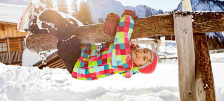 Vor der Loosbühelalm kann man herrlich spielen