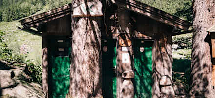 Die WC-Hütte der Maxhütte.