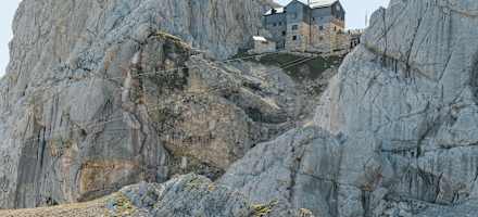 Die spektakulär in hochalpinem Gebiet gelegene Meilerhütte