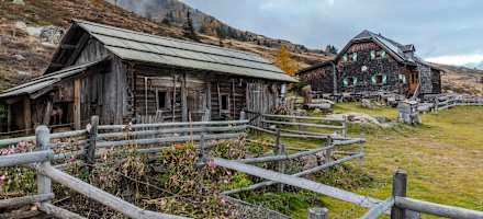 Die Millstätter Hütte mit Tierstall