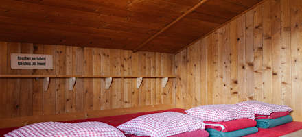 Die Mittenwalder Hütte liegt in Bayern unter der Westlichen Karwendelspitze,