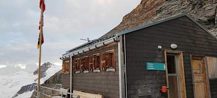 Die Mönchsjochhütte auf 3.650 m.