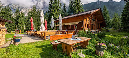 Neue Alplhütte, Terrasse
