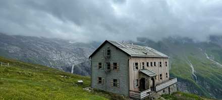 Die Neue Thüringer Hütte liegt in der Venedigergruppe in Salzburg.