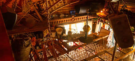 Zu trinken gibt's auf Onkel Willy's Hütte genug.