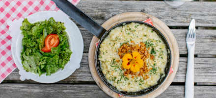 Käsespätzle mit Salat auf dem Oskar-Schauer-Haus