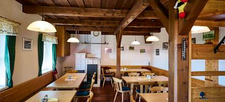 Die Stube der Pettenfirsthütte