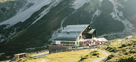 Die südseitige Terrasse mit grandiosem Ausblick