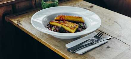 Wadlgulasch mit Polenta auf der Ostpreußenhütte