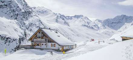 Die Potsdamer Hütte hat auch im Winter geöffnet.