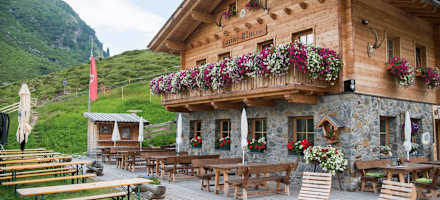 Die Lazinser Alm befindet sich am Talschluss von Pfelders zu Füßen der Hohen Wilde