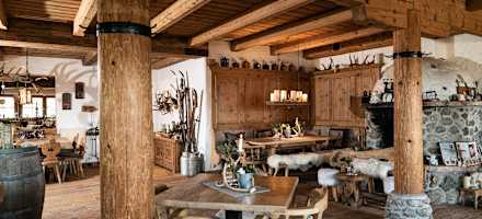 Gaststube der Wochenbrunner Alm