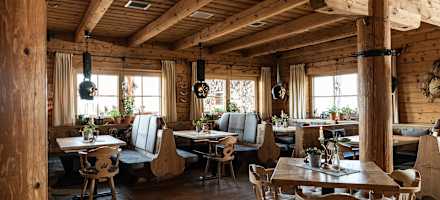 Gaststube der Wochenbrunner Alm