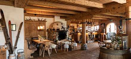 Gaststube der Wochenbrunner Alm