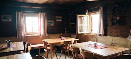 Die Stube der Roaner Alm