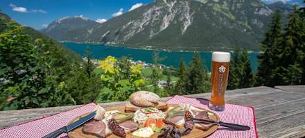Traumhafter Blick von der Rodlhütte bei Pertisau auf den Achensee