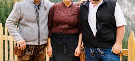 Der Hüttenwirt der Rohrkopfhütte, Oliver Sigmund mit Hagen Anett und Remmler Sebastian