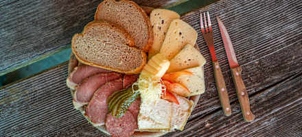 Brettljause auf der Kreealm-Kreehütte