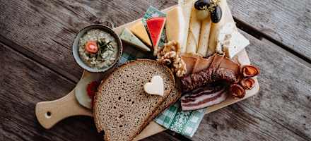 Rudnig Alm Bretteljause mit Herz