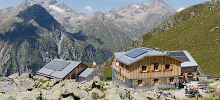 Die Rüsselsheimer Hütte auf 2.323m Höhe.