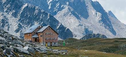 Die Neue Reichenberger Hütte in der Lasörling Gruppe