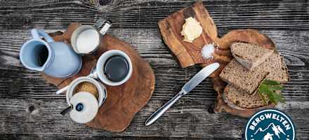 Jause auf der Sarotlahütte