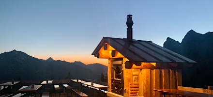 Holzofen der Schneetalalm