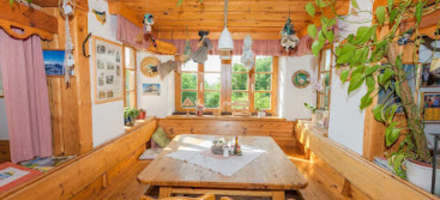 Stube im Schöpfl-Schutzhaus