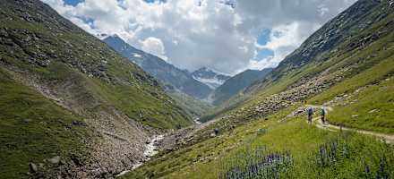 Die Martin-Busch-Hütte ist ab Vent im Ötztal erreichbar.