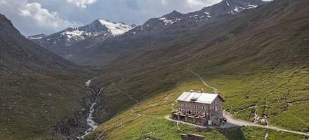 Die Martin-Busch-Hütte in den Ötztaler Alpen