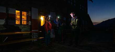 Im Morgenlicht – die Martin-Busch-Hütte