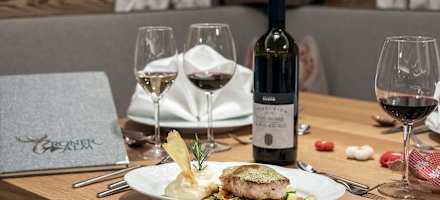 Gepflegtes Ambiente, feines Essen und einen guten Wein dazu