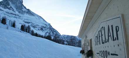 Das Stafelalp und der Blick auf das Matterhorn.