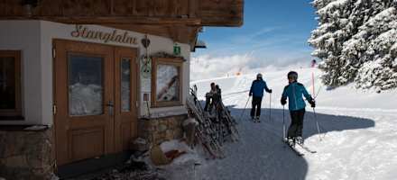 Im Winter kann man direkt mit den Skiern zur Stanglalm gelangen.