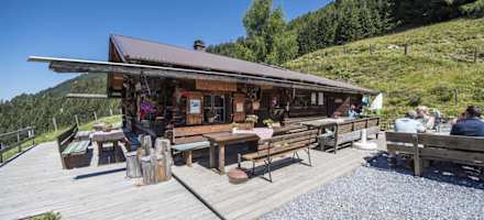 Die Steiner Hochalm mit ihrer großen Sonnenterrasse