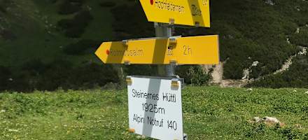 Wegweiser beim Steinernen Hütt'l
