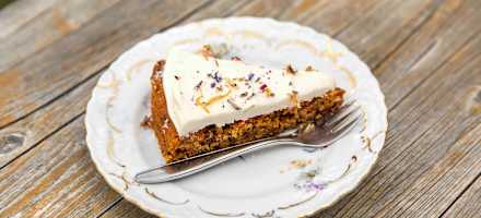 Selbstgemachte Torte auf der Sudetendeutschen Hütte