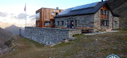 Die Täsch Hütte auf 2.701 m.