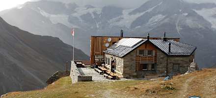Die atemberaubende Lage der Täsch Hütte.